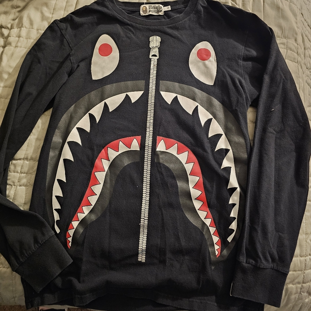 BAPE SHARK LONGSLEEVE SIZE SMALL